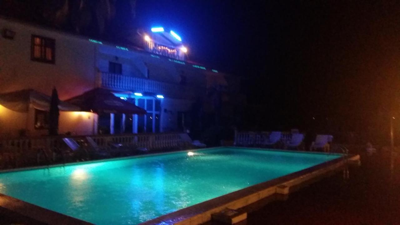 Hotel Aurora Pula Ngoại thất bức ảnh